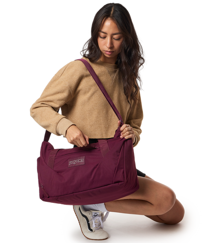Recharge Gym Bag Medium - Cherry Lacquer